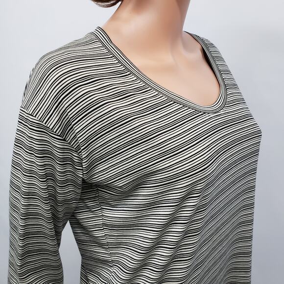 Athleta Cloudlight Stratus Striped Top In Whisper Stripe Black White Size XS - Picture 8 of 12